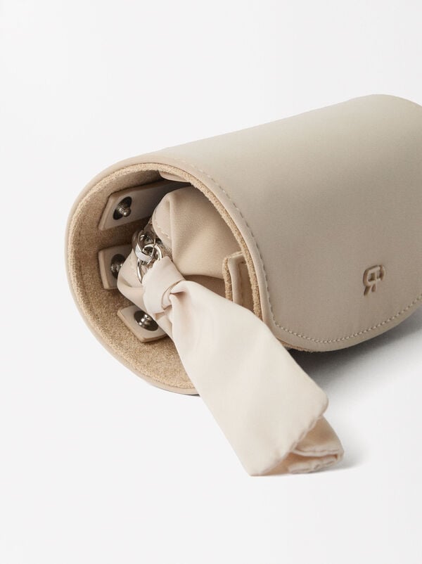 Roll jewellery case