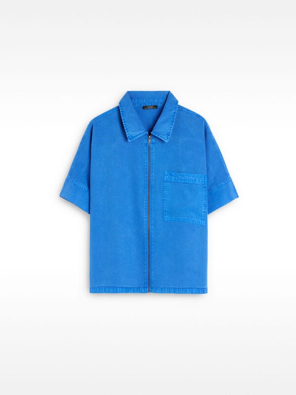Shirt with zip fastening and pocket