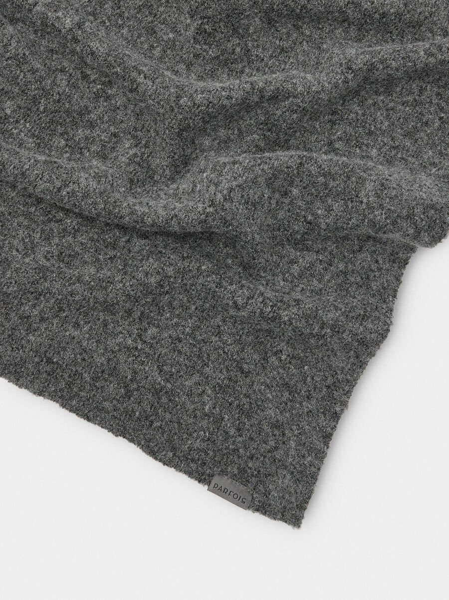 Bufanda lisa con bordes canalados