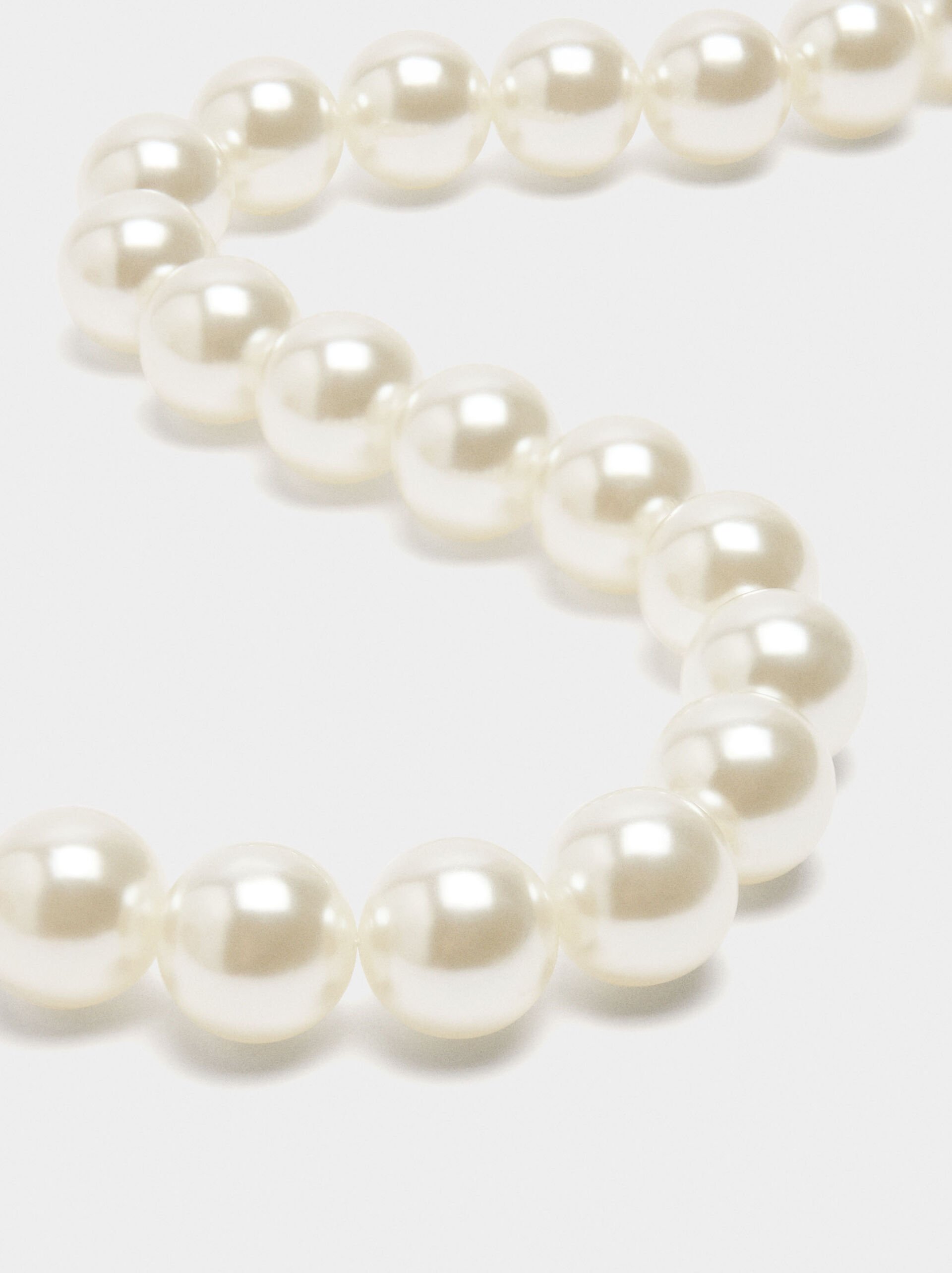 Short necklace of pearls image number 2.0