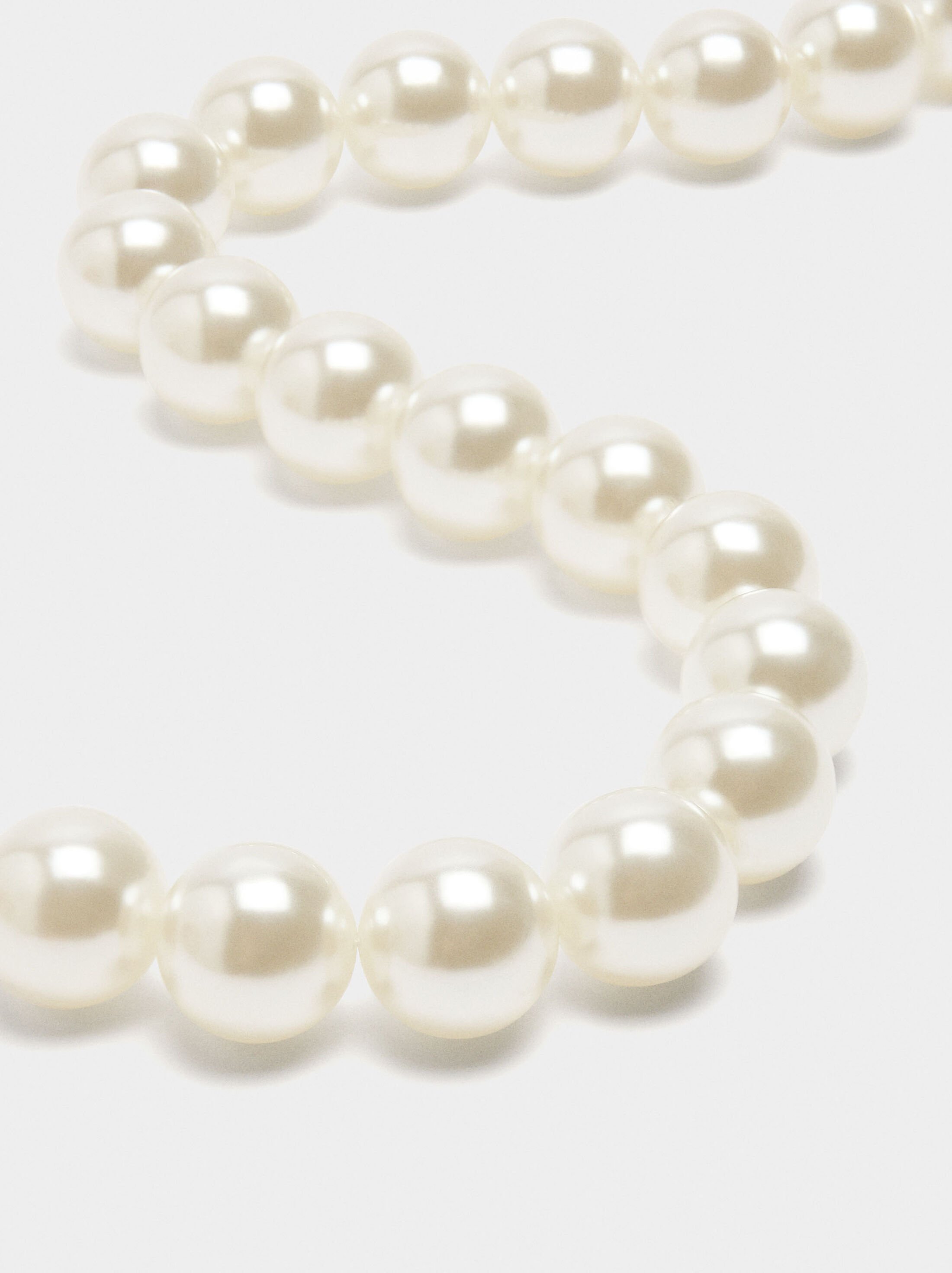 Short necklace of pearls image number 2.0