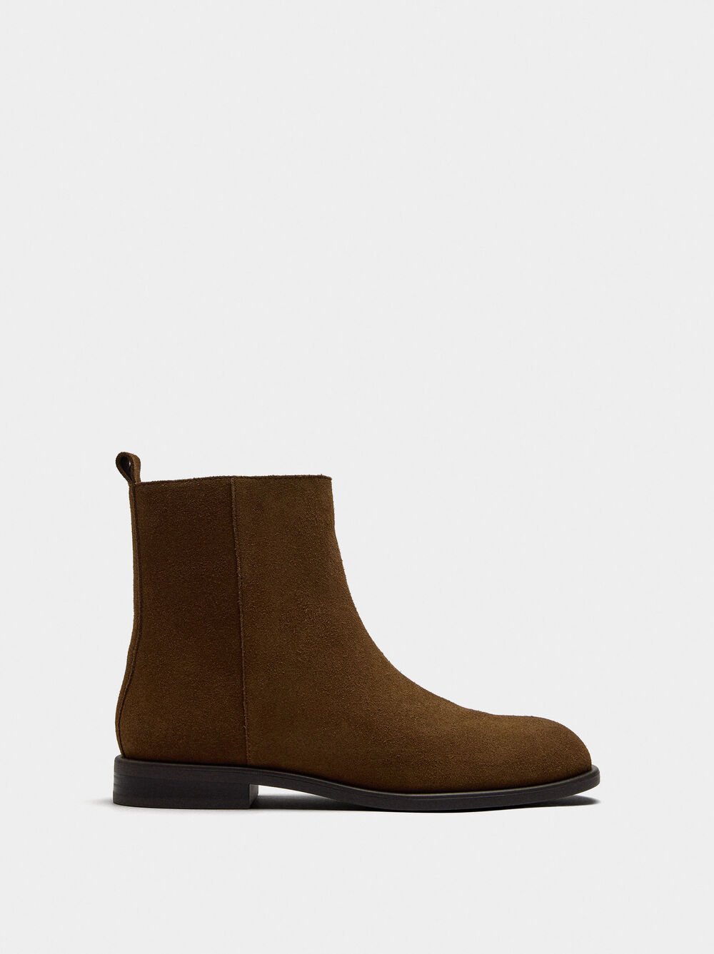 Leather ankle boots with low heel