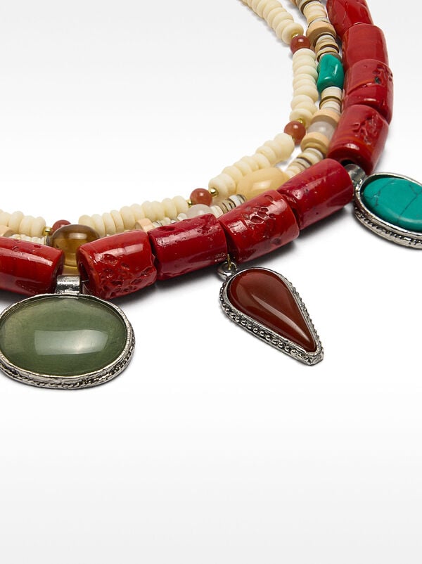 Triple necklace with glass beads