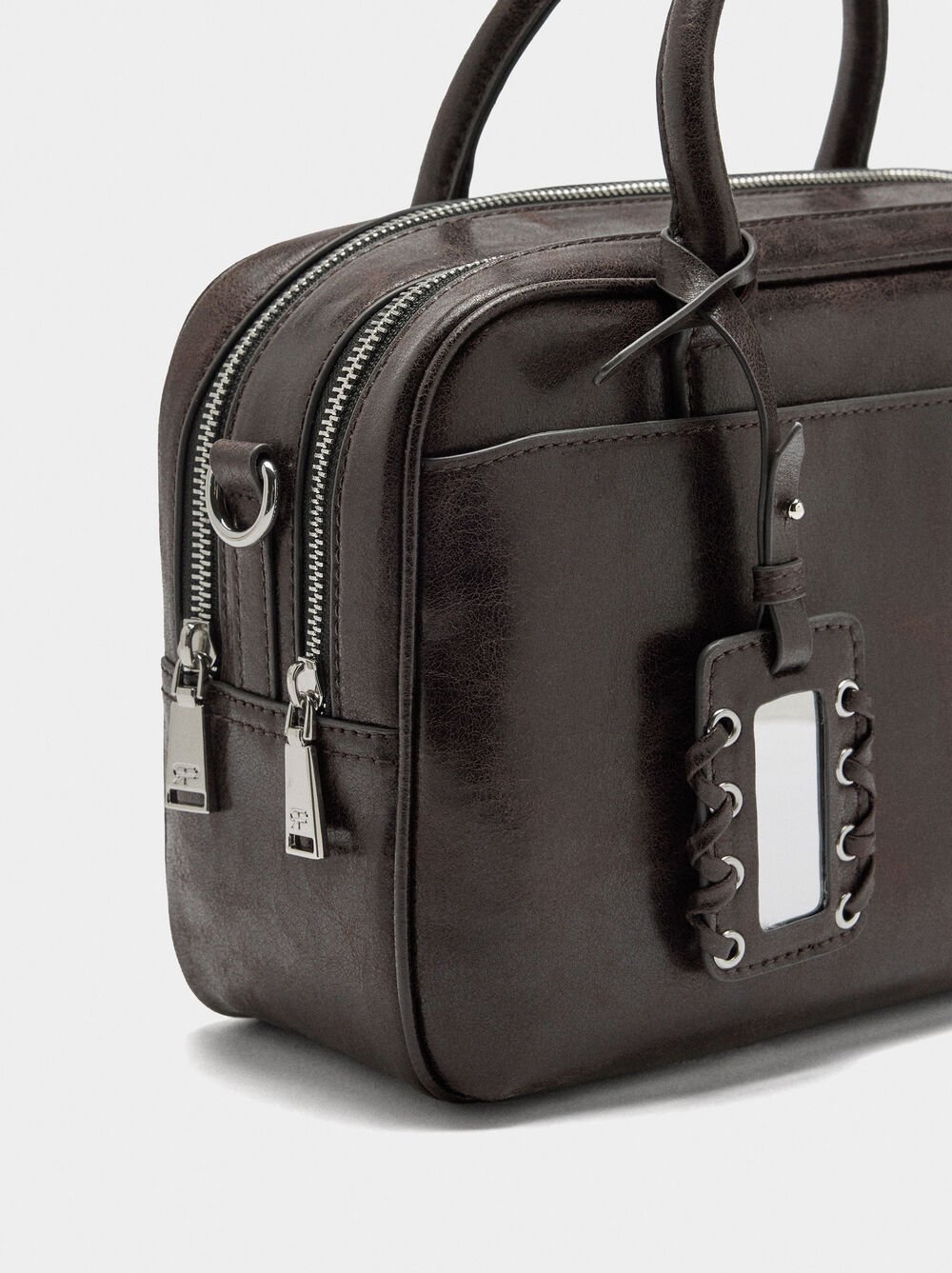 Bowling bag with aged effect