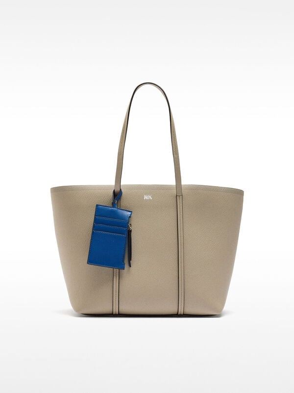 Shopper bag with pendant