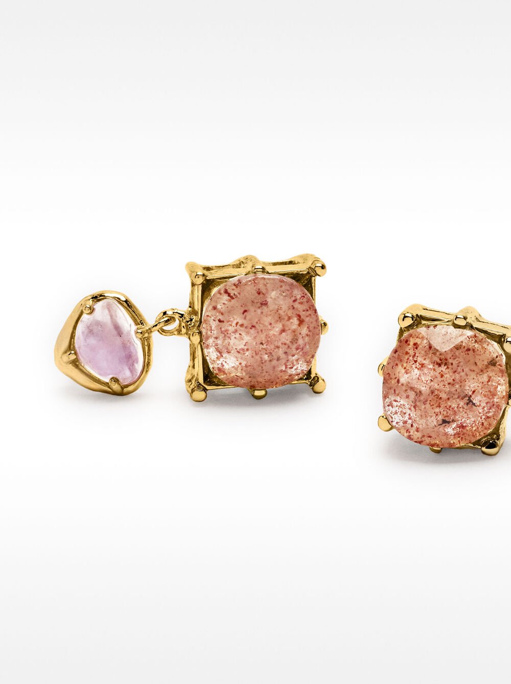 Short earrings with stones