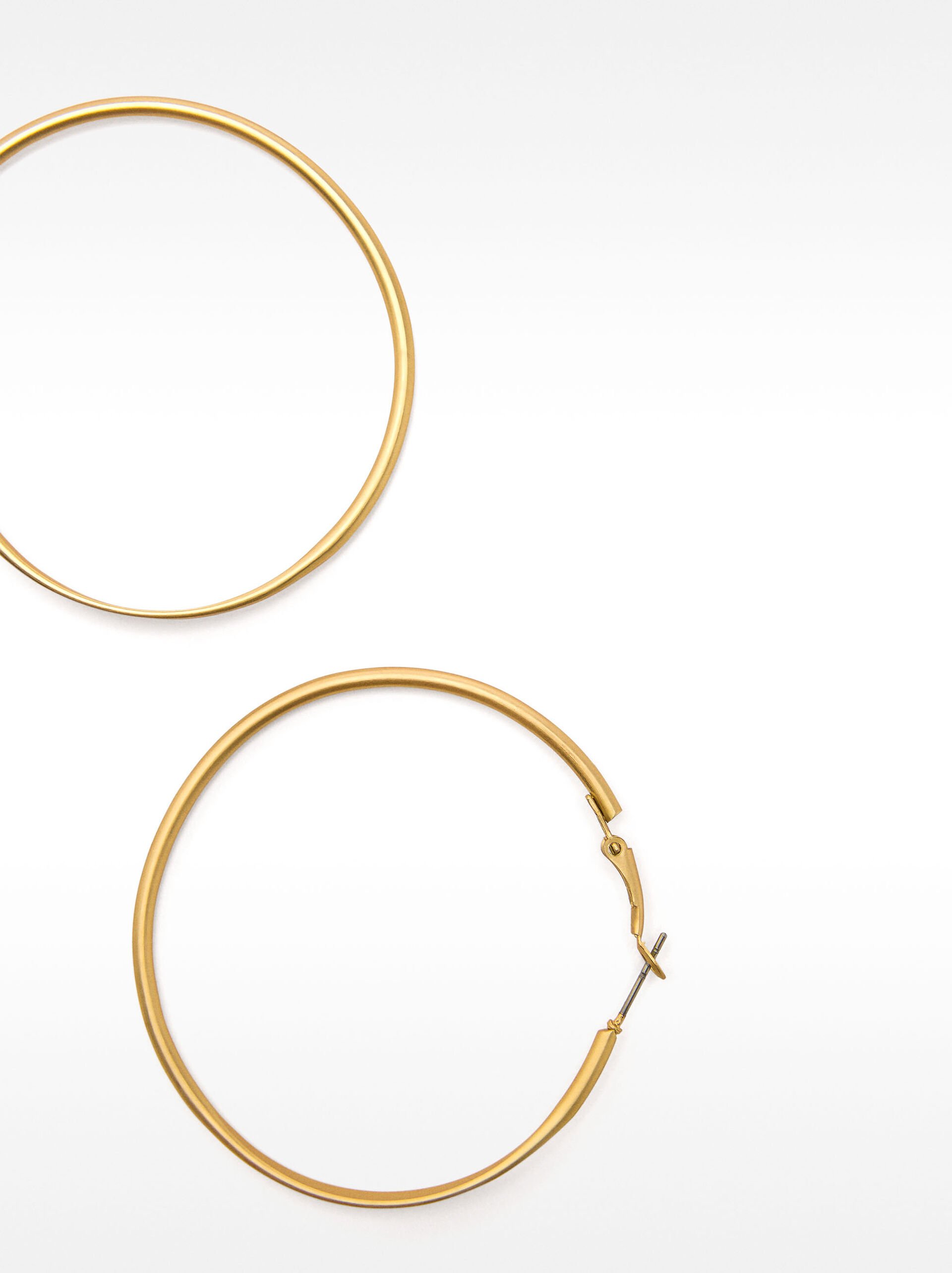 Basic medium hoop earrings image number 2.0