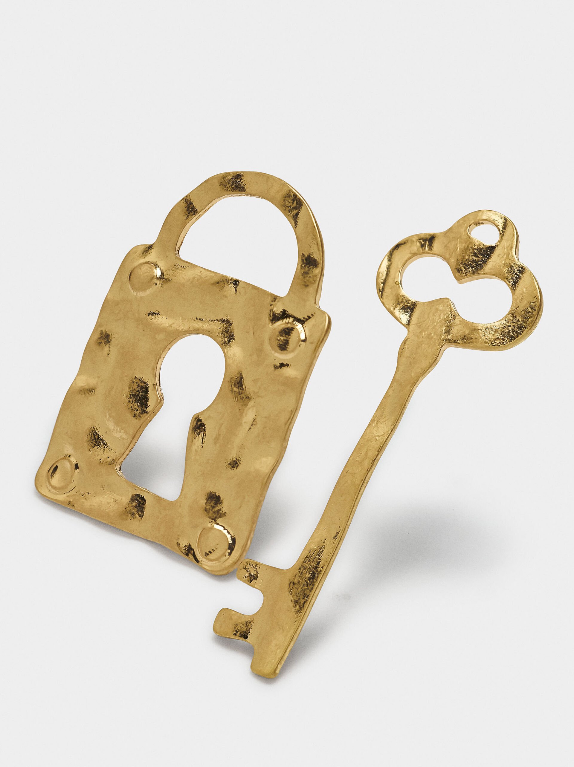 Asymmetric earrings with clasp image number 1.0