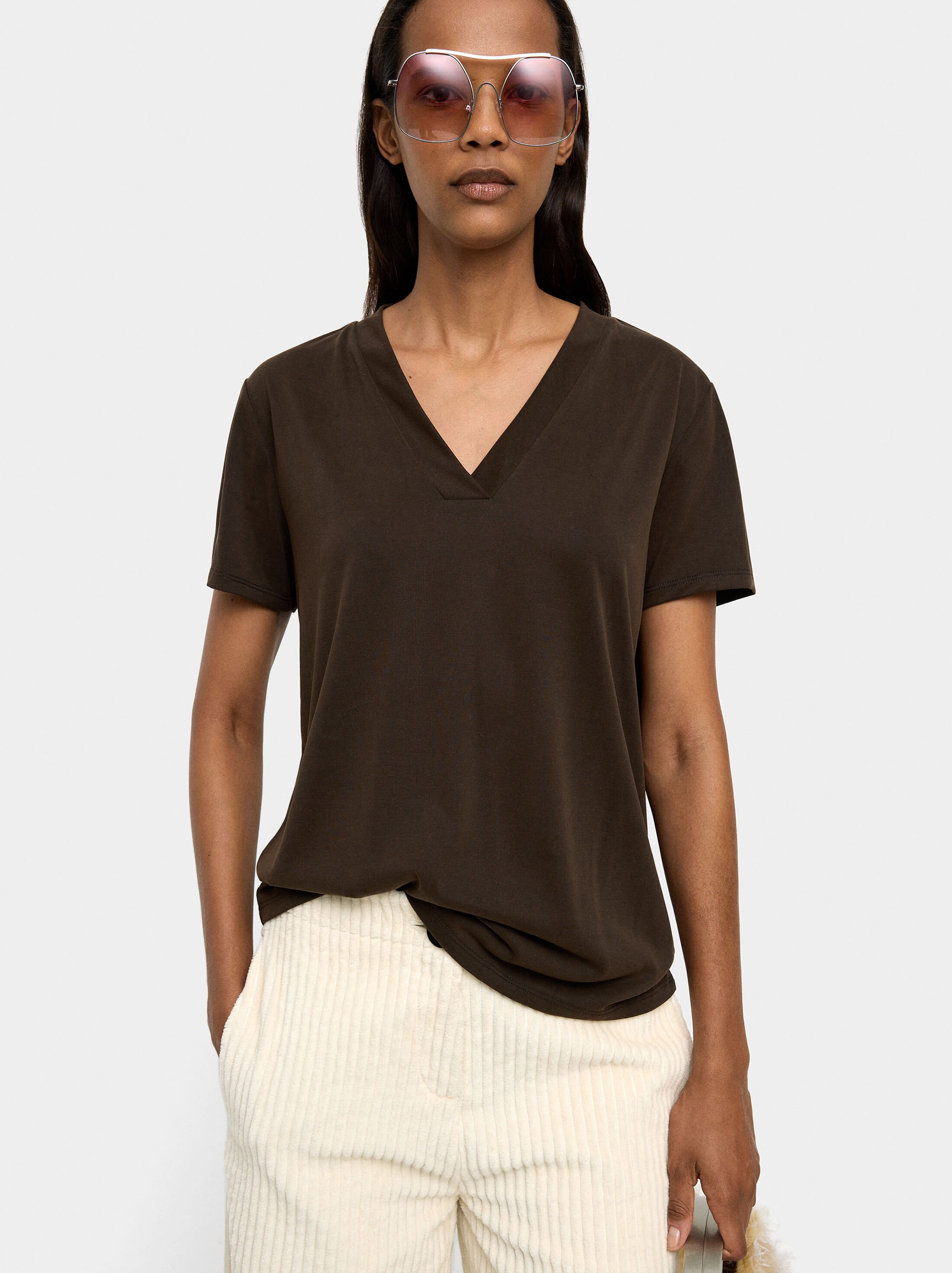 V-neck basic T-shirt image number 1.0