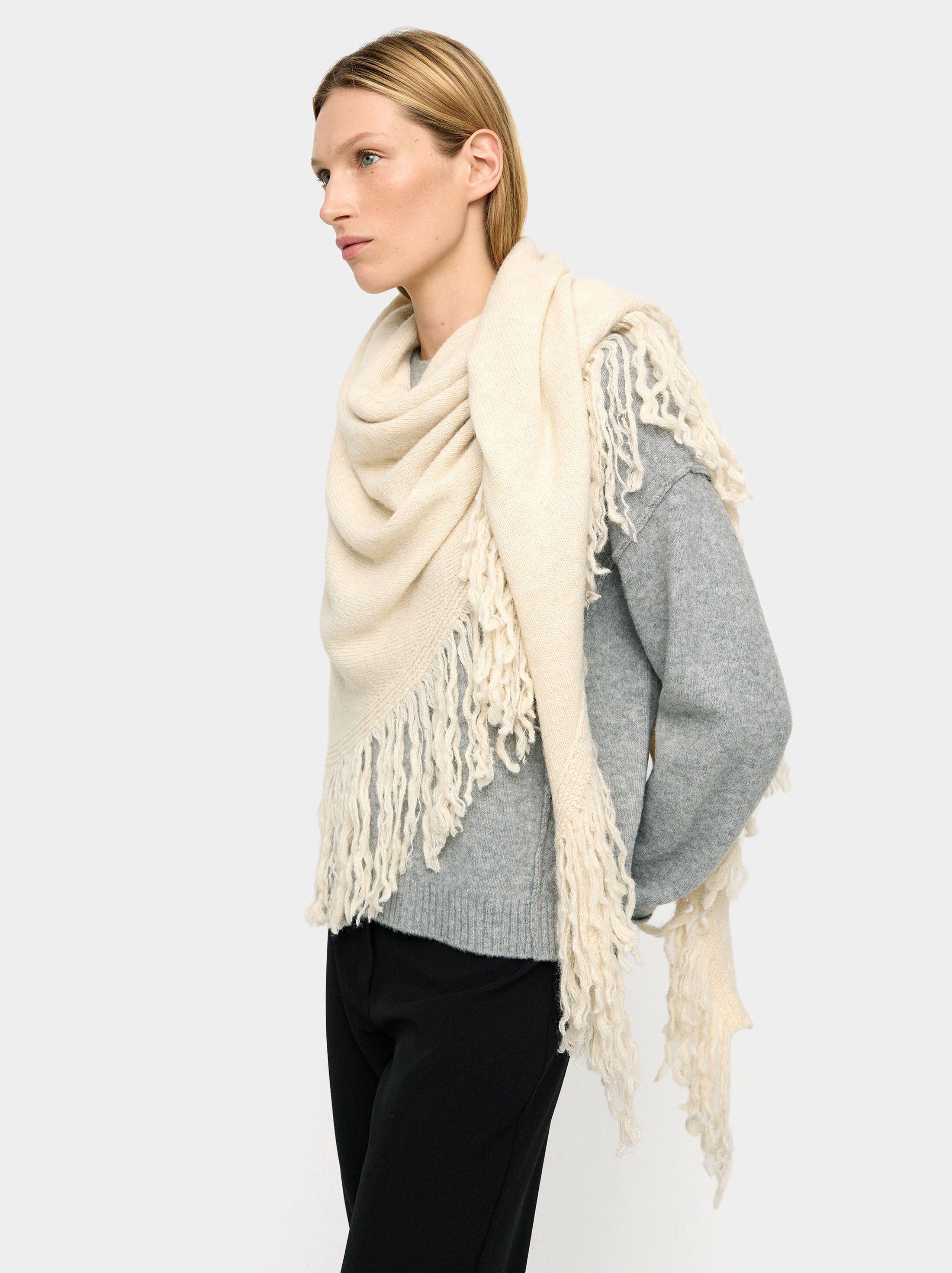 Long shawl with fringes image number 1.0