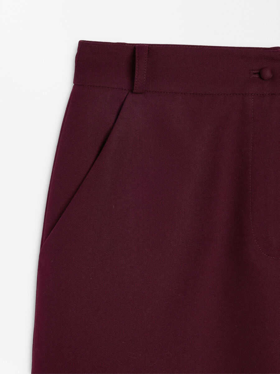 Short skirt with pockets