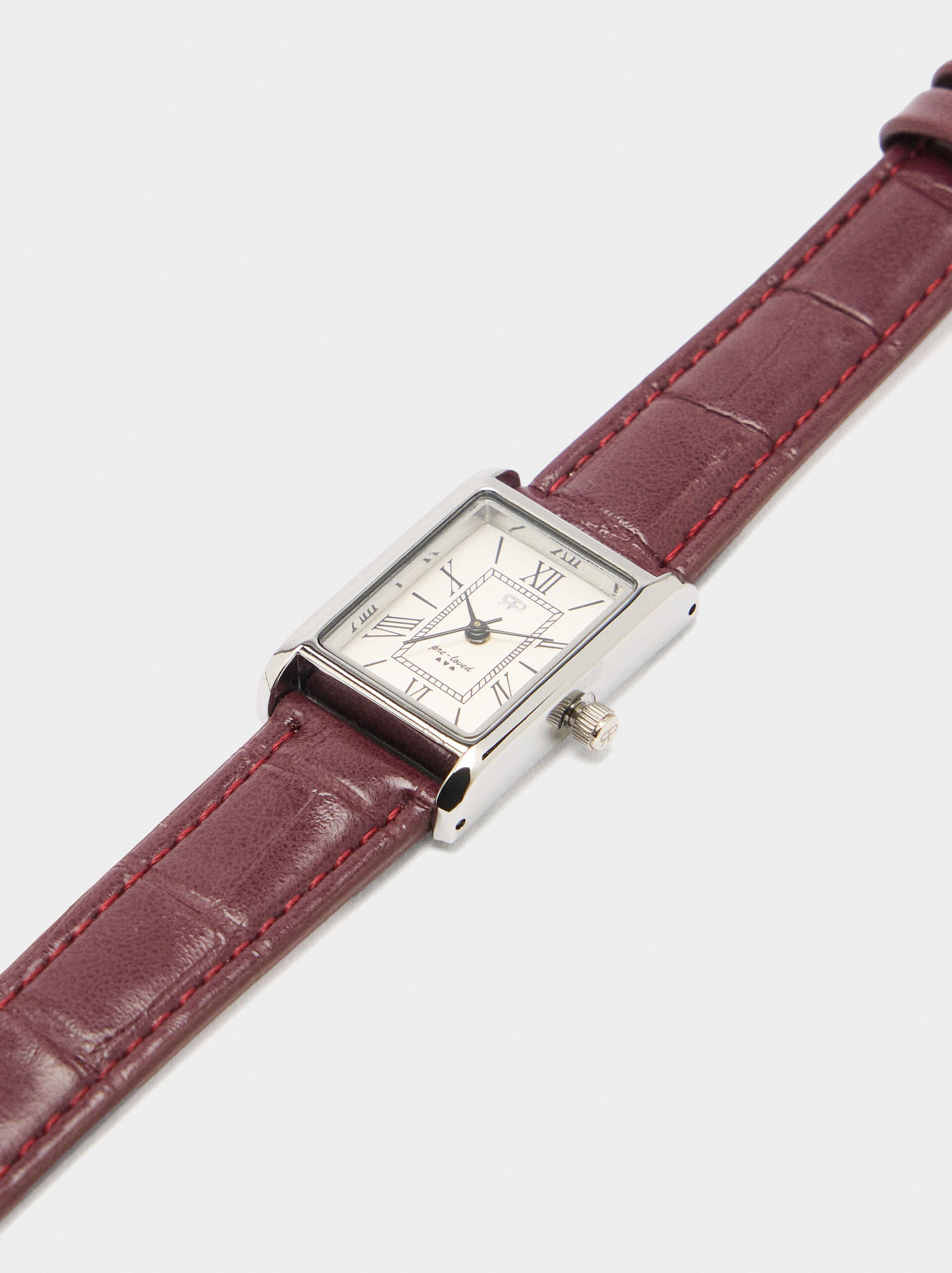 Watch with animal-engraved bracelet image number 2.0