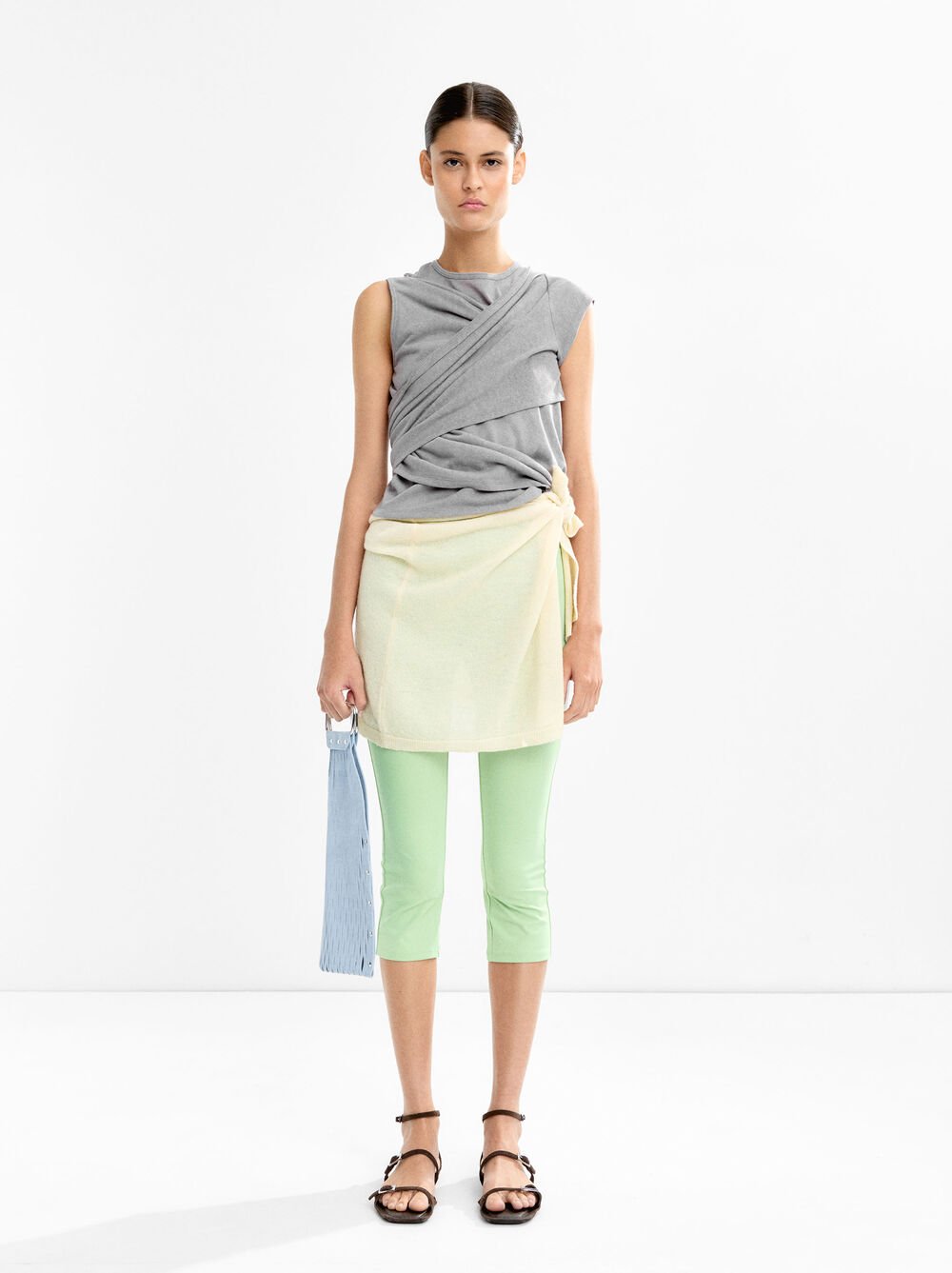 Pantalón capri elástico