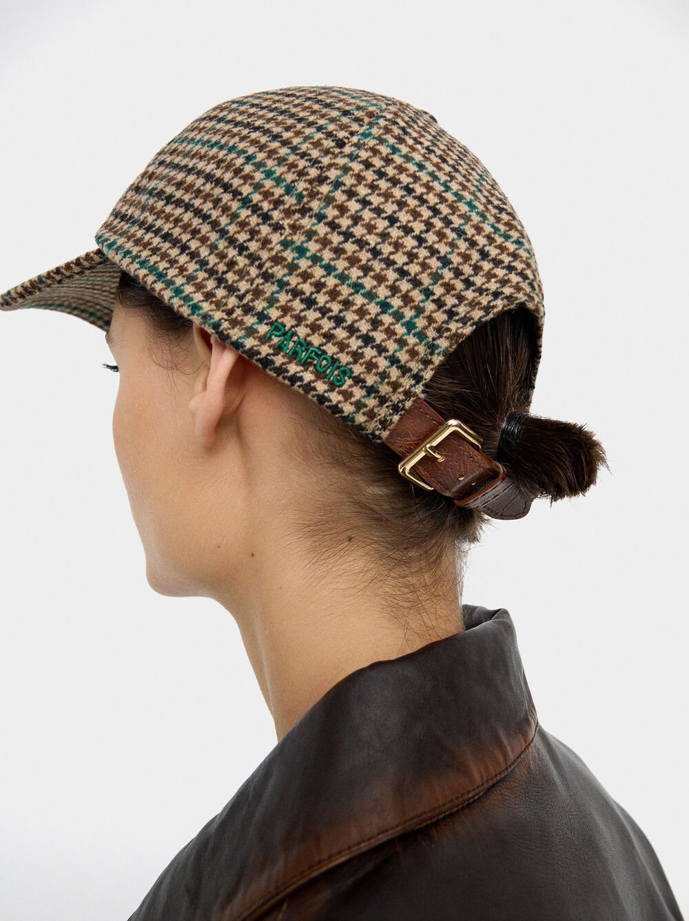 Cap with squares with wool