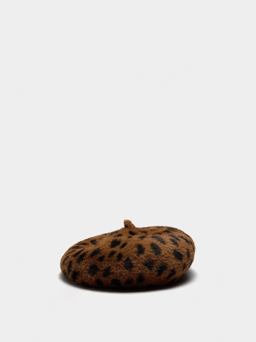 Beret with fur effect