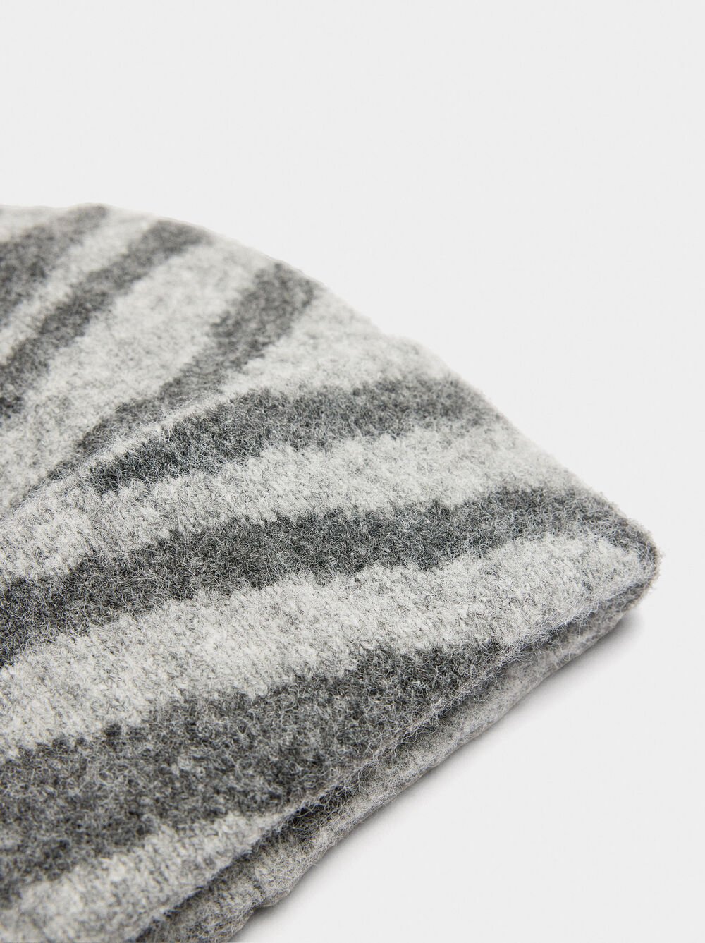 Animal printed hat with cuff