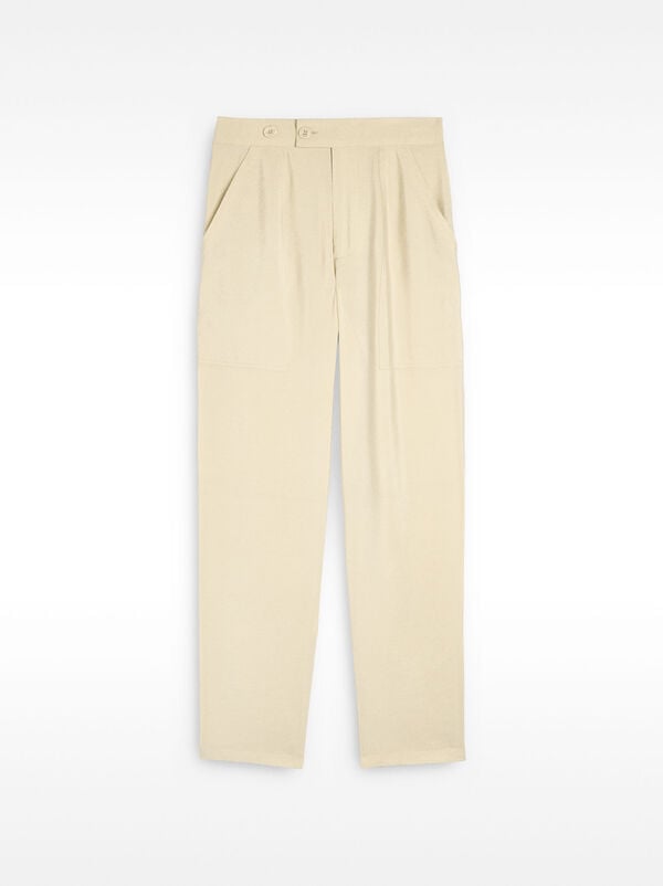 Cargo trousers with marked stitching