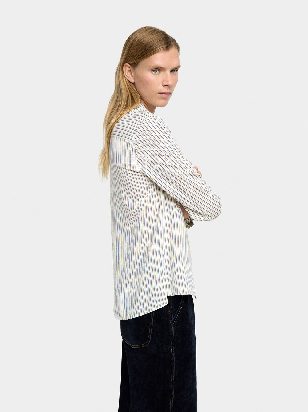 Long-sleeved shirt with stripes