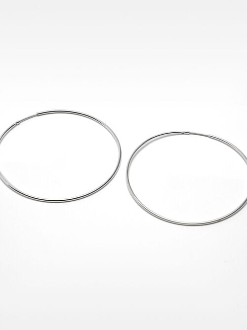Basic large hoop earrings
