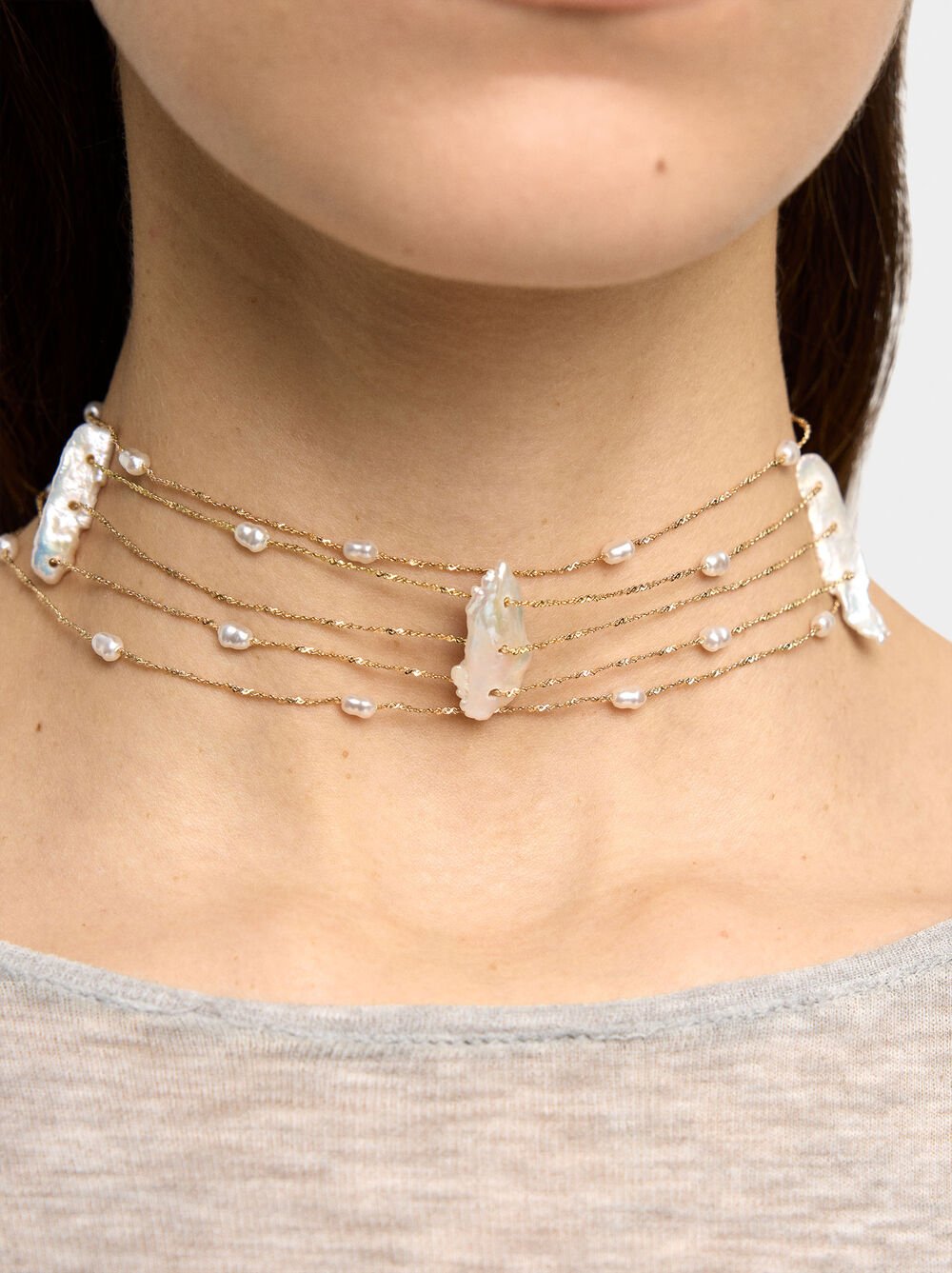 Short multi-collar with freshwater pearls