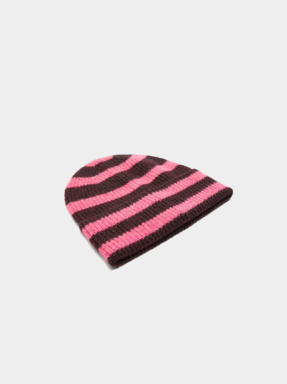 Hat with stripes with cuff