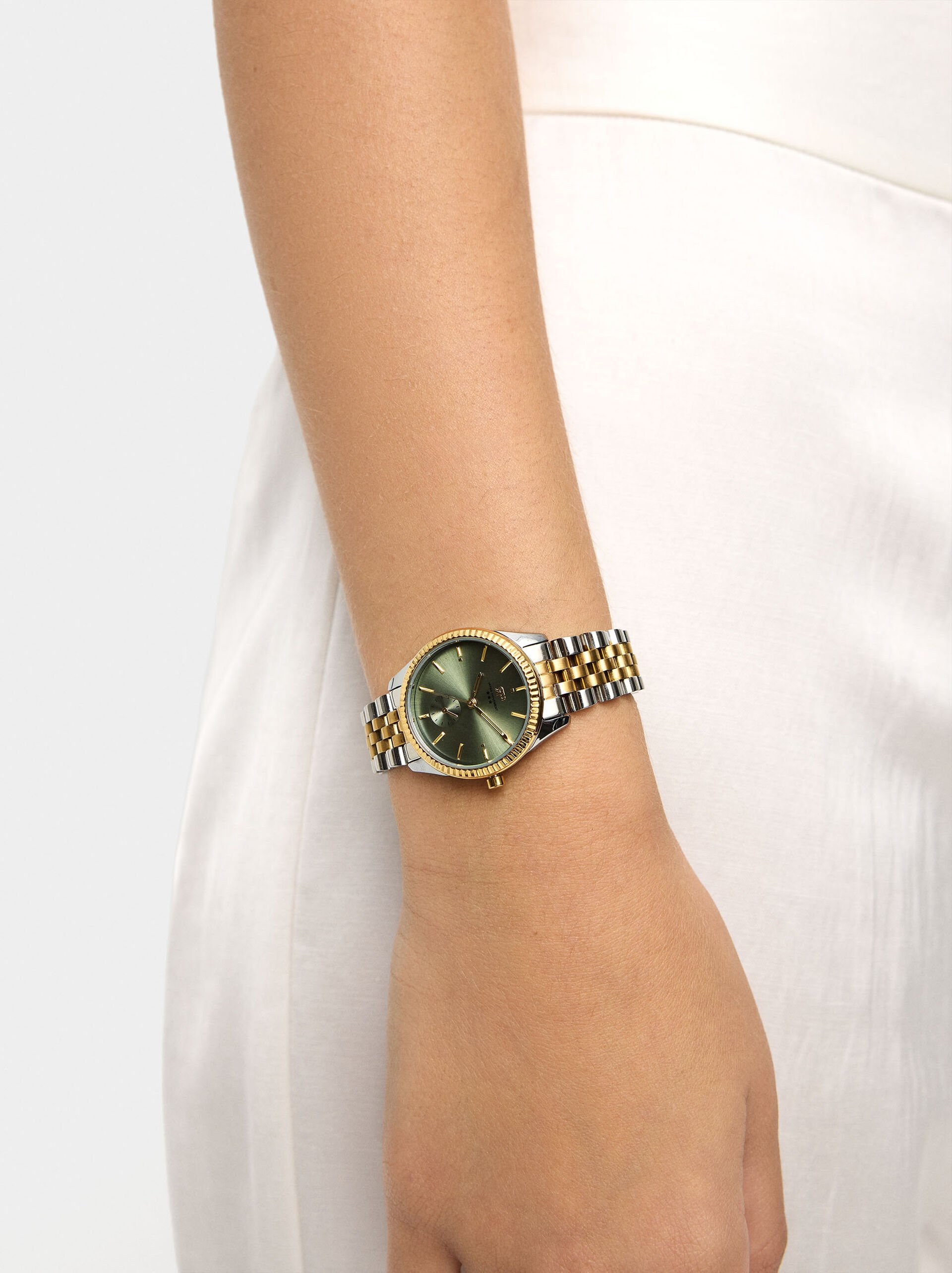 Round watch with stainless steel bracelet image number 1.0