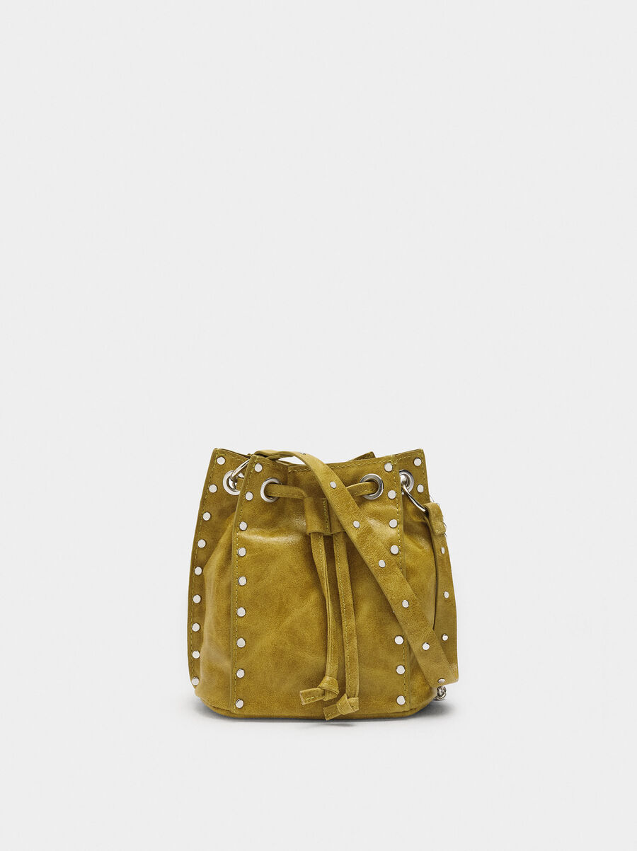 Shoulder bag with studs 