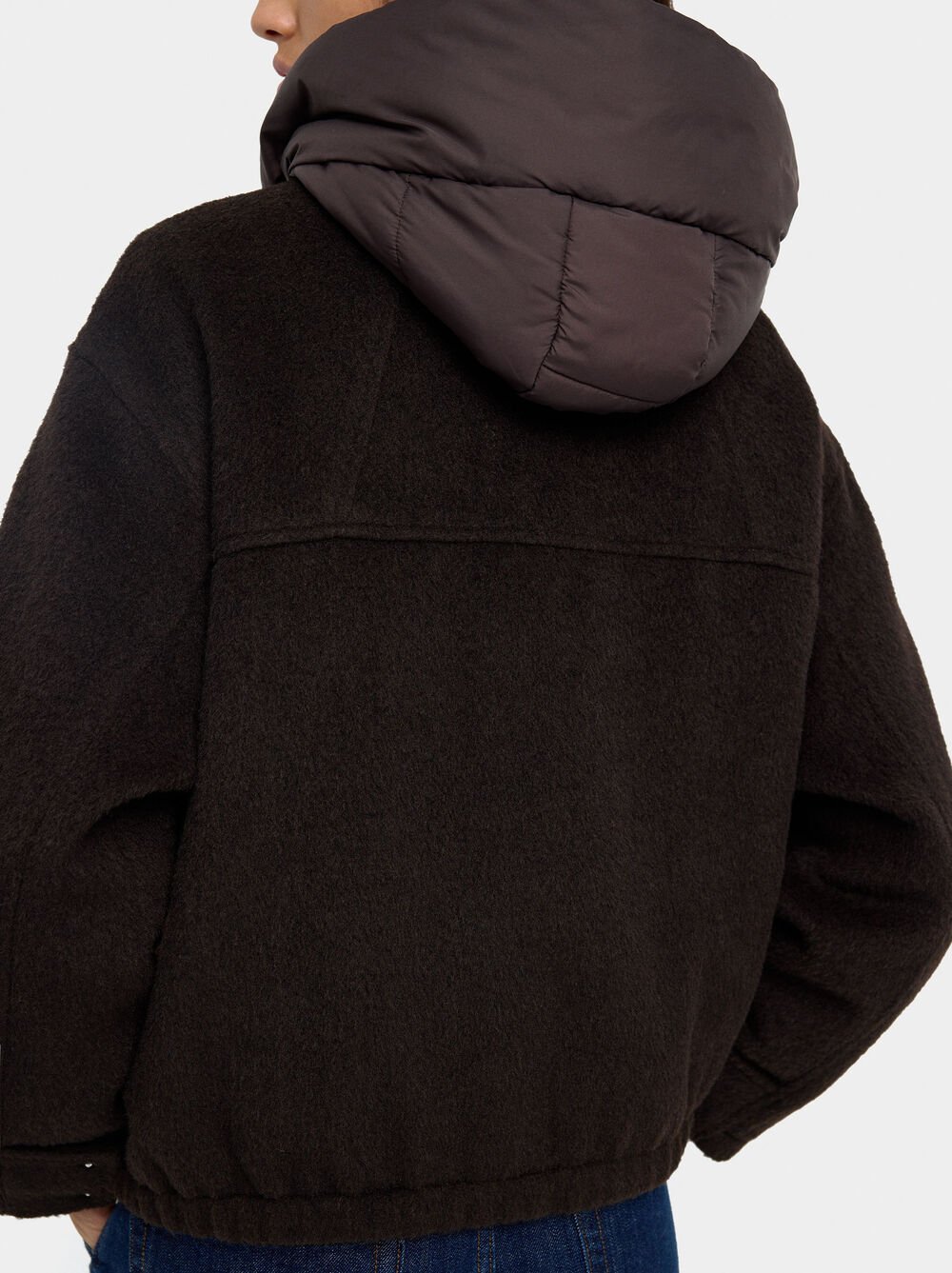 Hooded jacket with side pockets