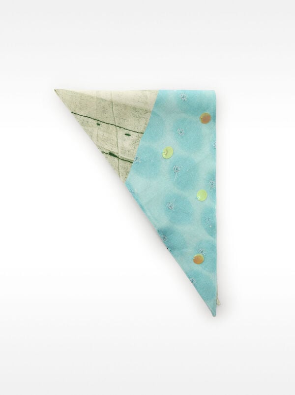 Triangular linen scarf