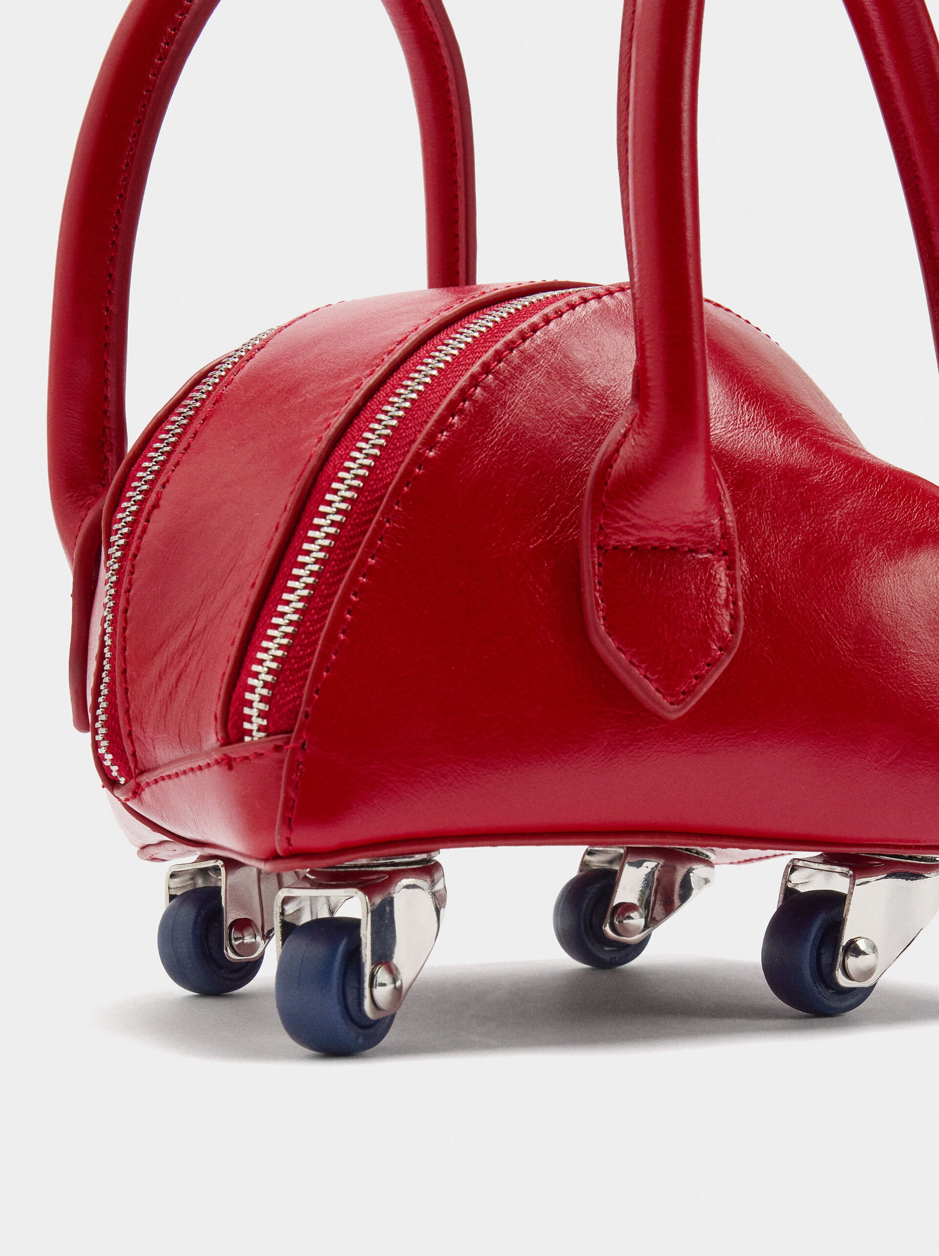 Handbag with wheels image number 3.0