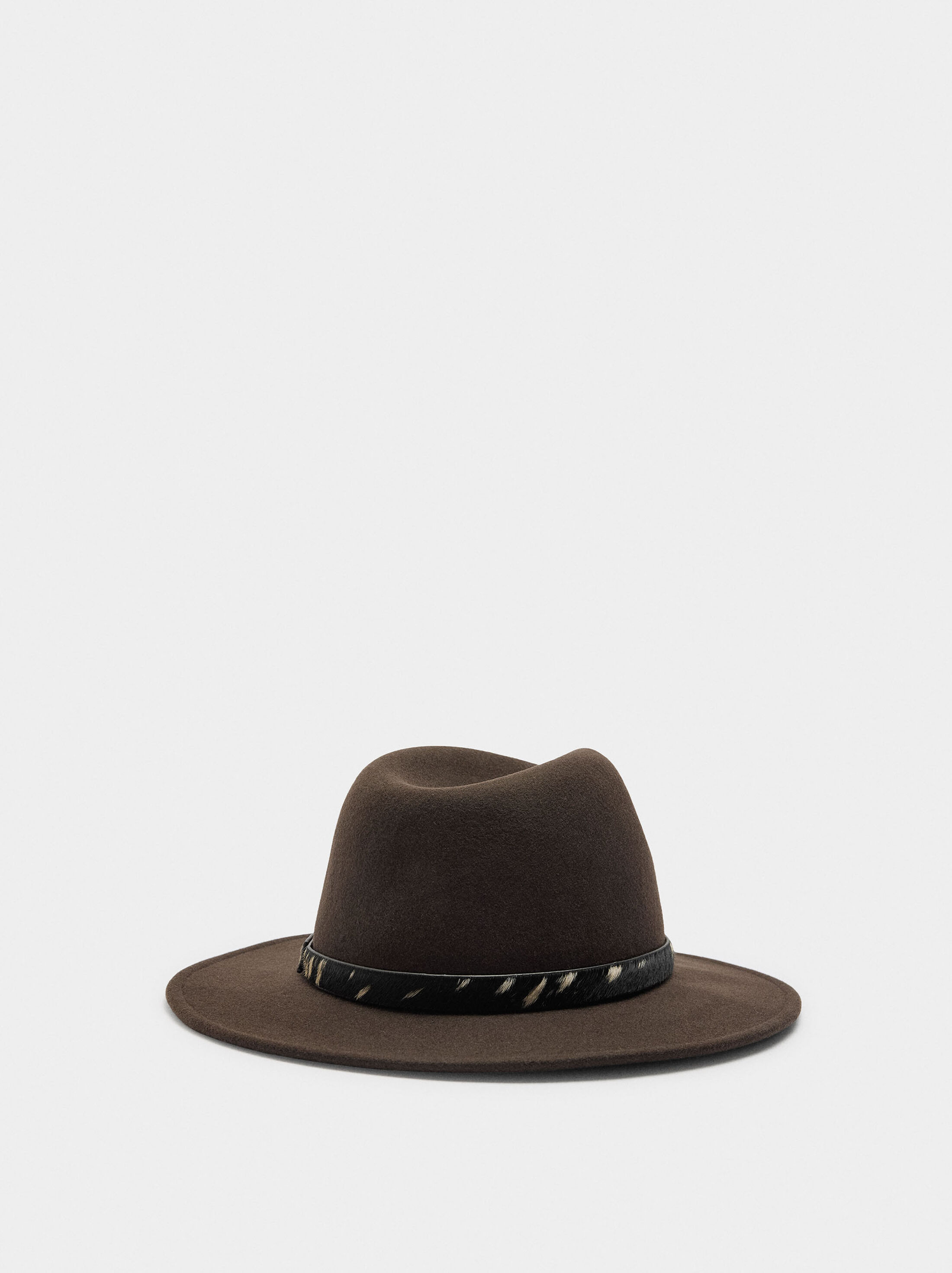Hat with wool and leather belt image number 3.0