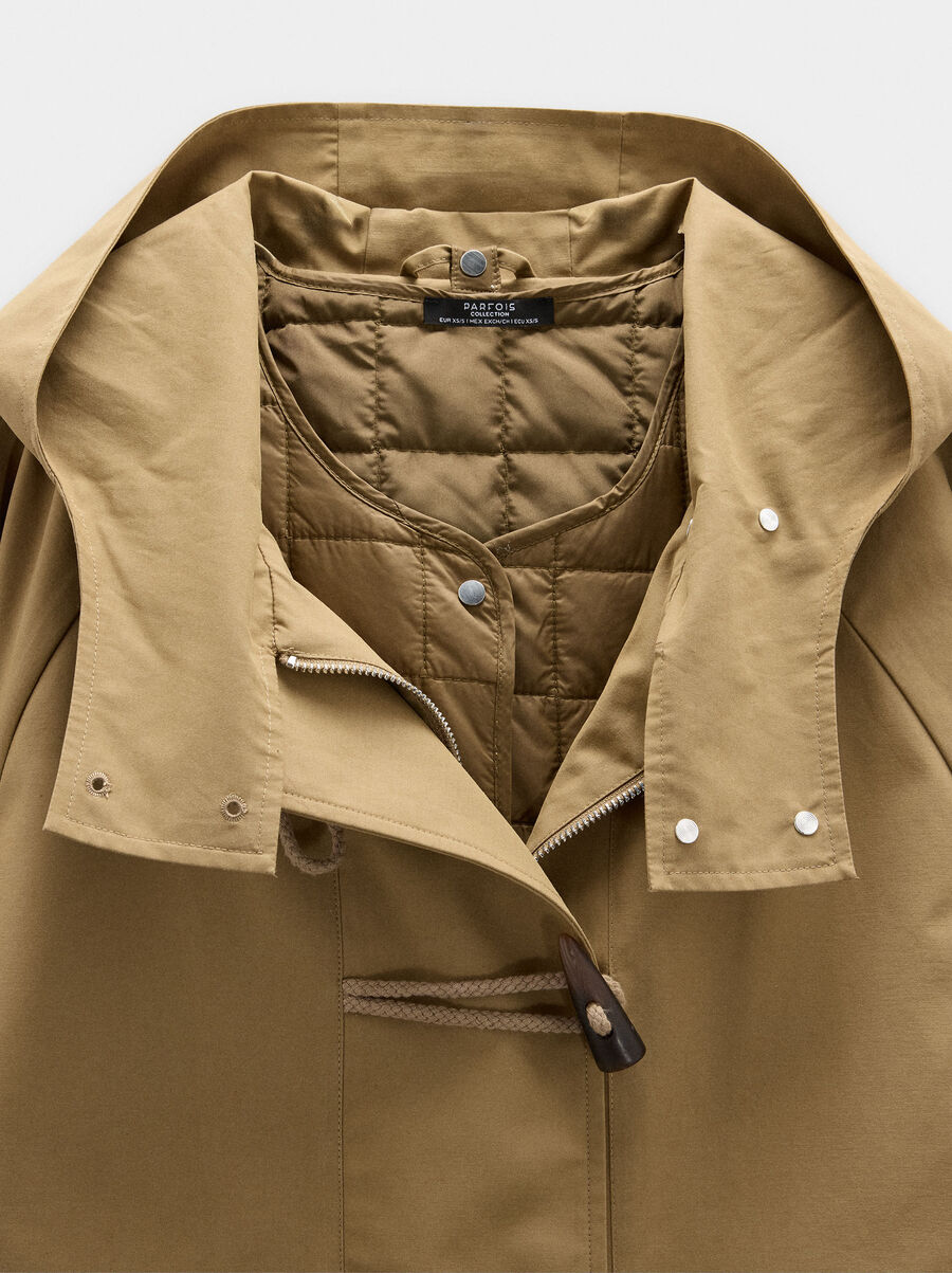 Chaqueta con capucha y chaleco