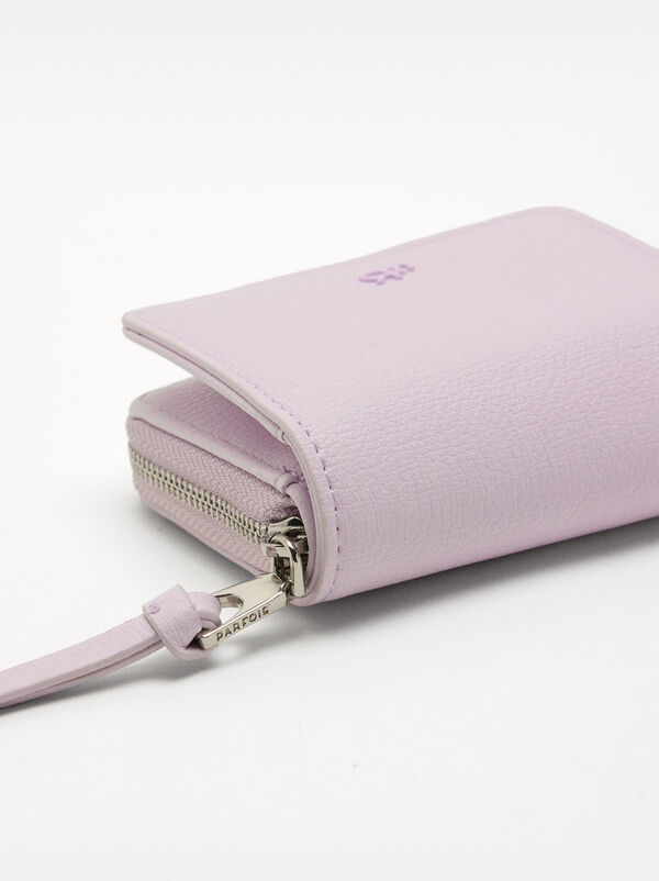 Basic textured wallet