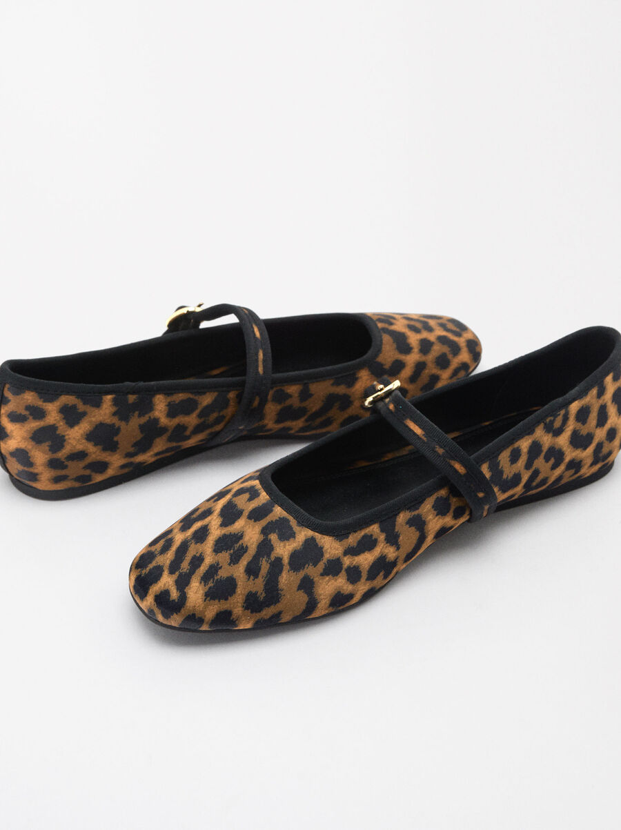 Leopard print ballerinas