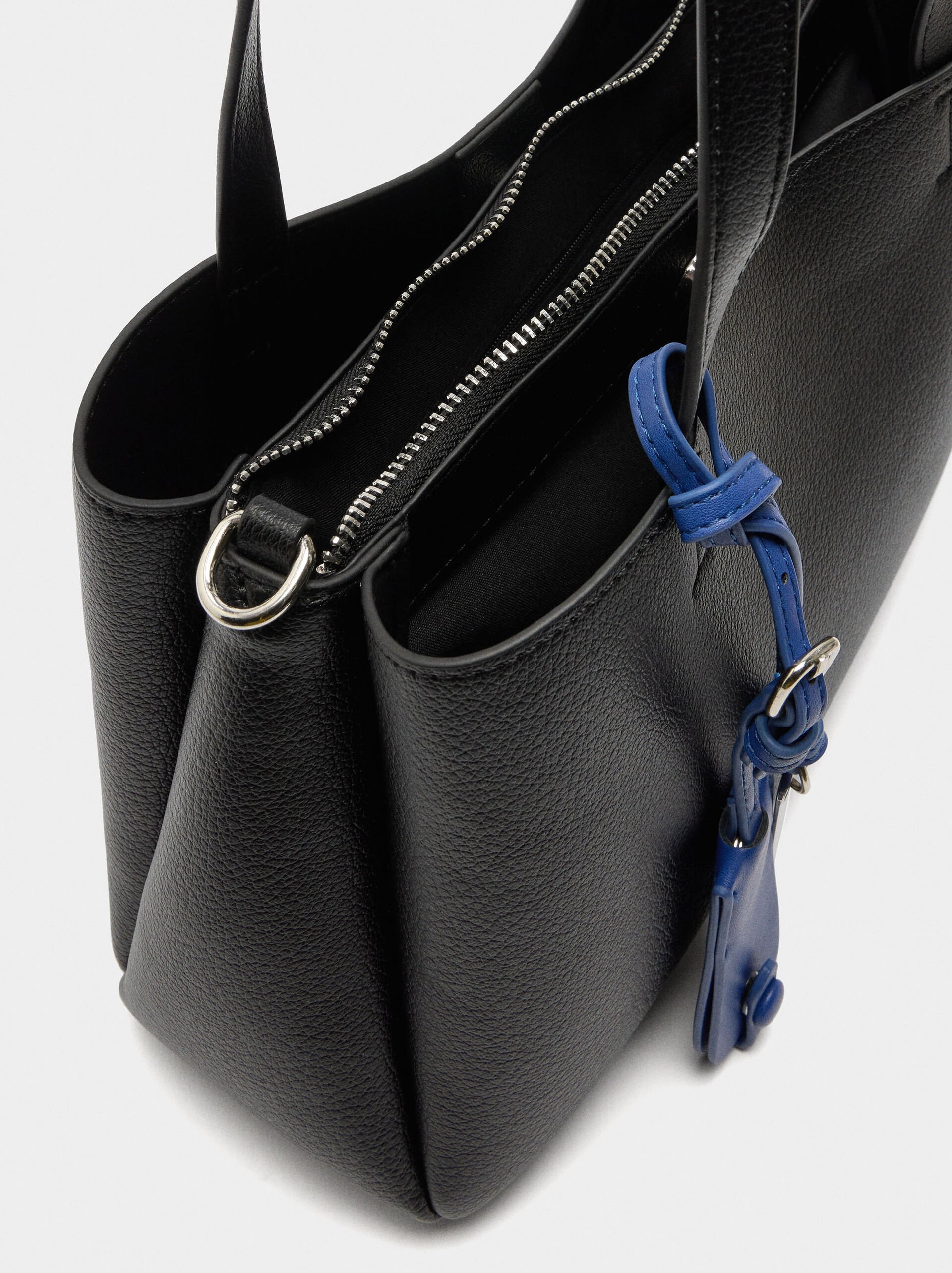 Sac cabas lisse avec pendentif image number 3.0