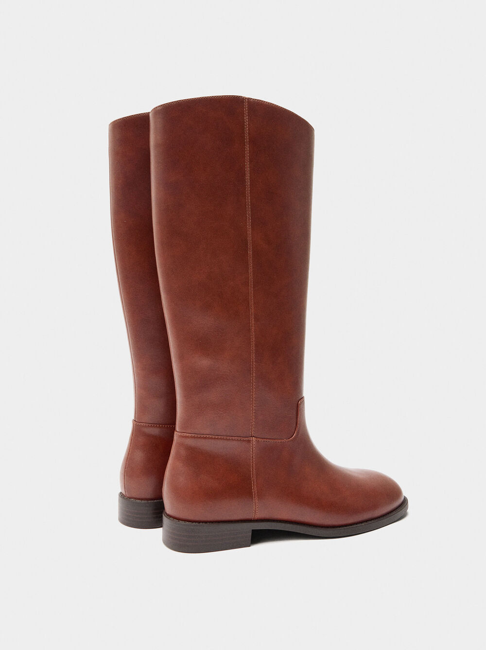 Stiefel mit hohem Schaft und niedrigem Absatz