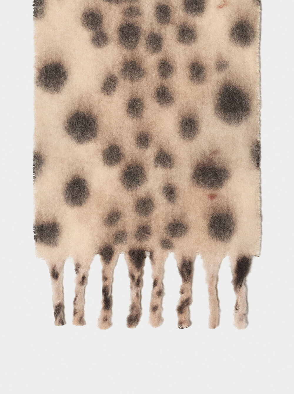 Bufanda estampada con flecos