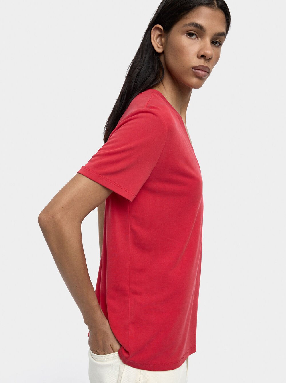 V-neck basic T-shirt