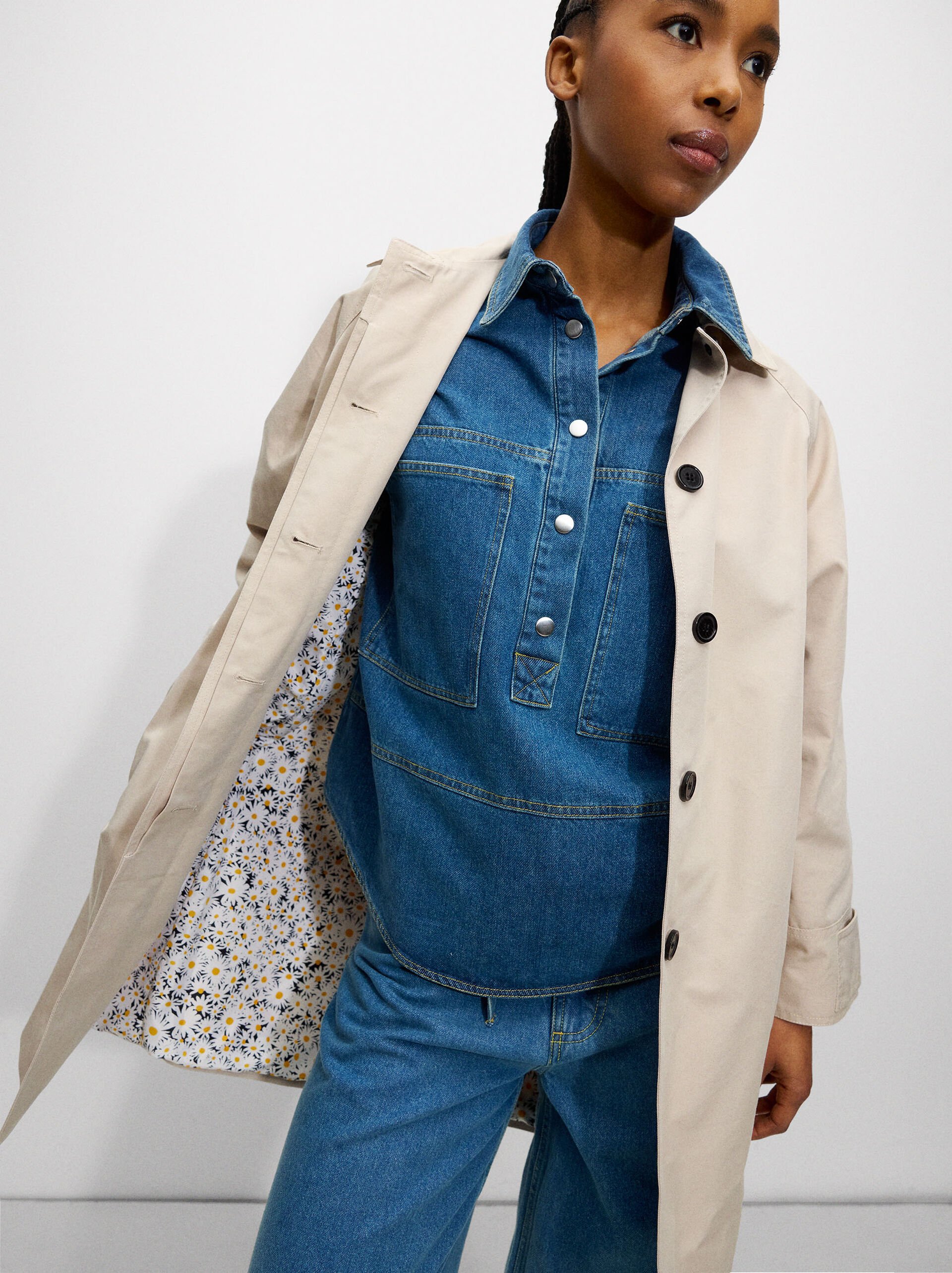 Light parka with pockets image number 4.0