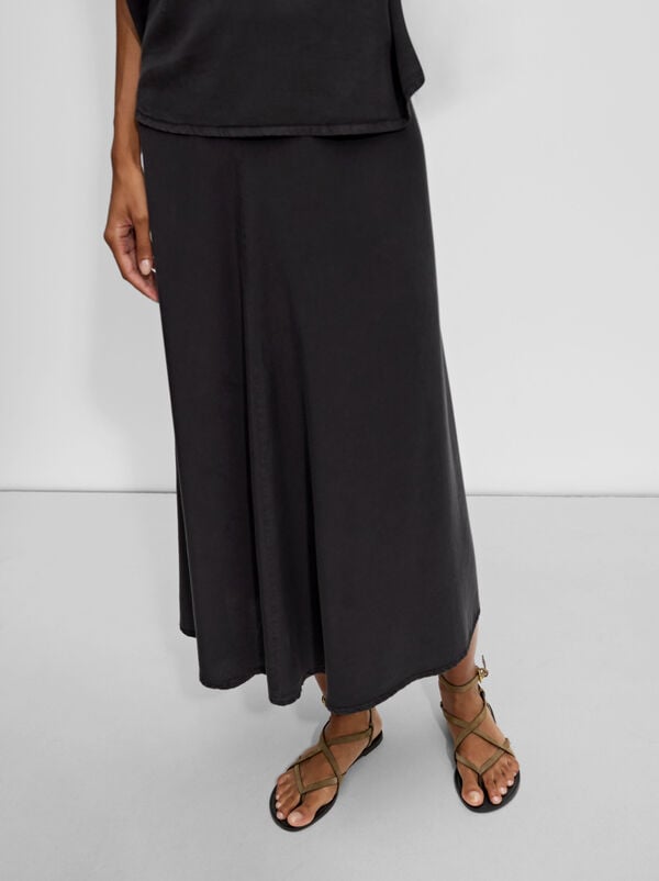 Flowy long skirt