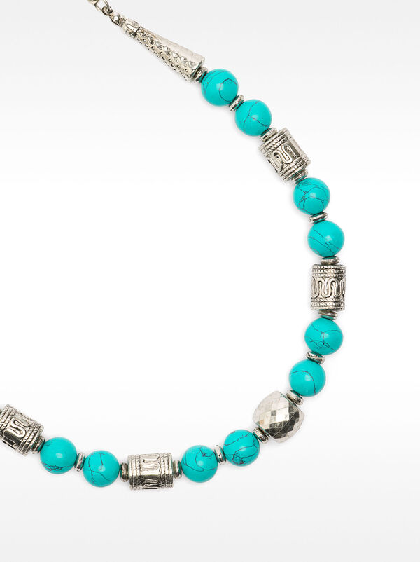 Collana corta con perline di pietra