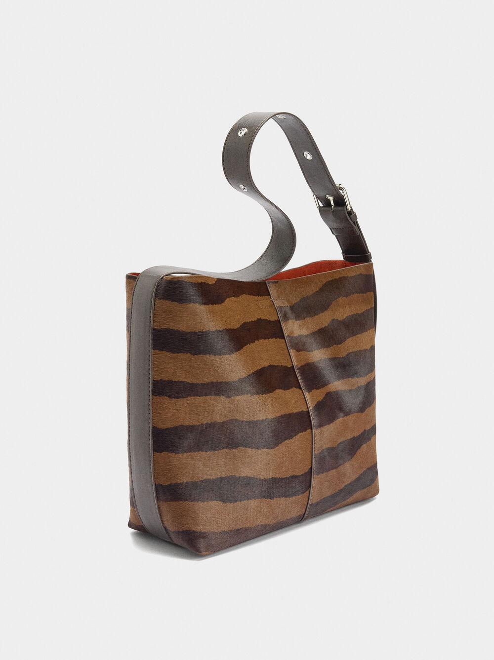 Schultertasche aus bedrucktem Leder mit Animalprint