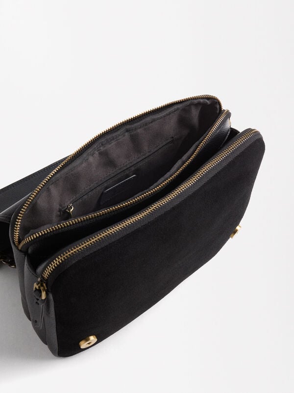 Shoulder bag with leather