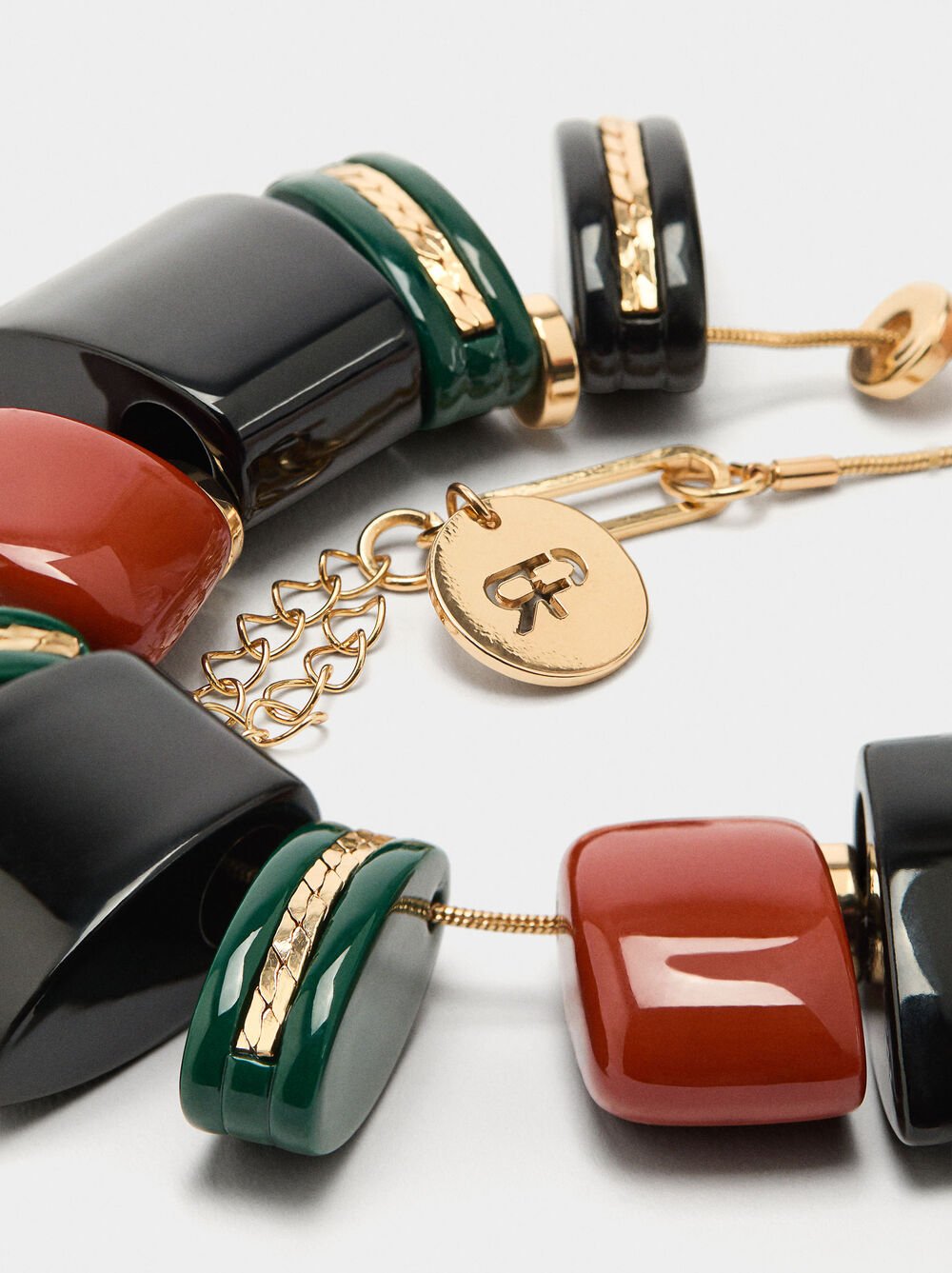 Necklace with multicolor resin pendants