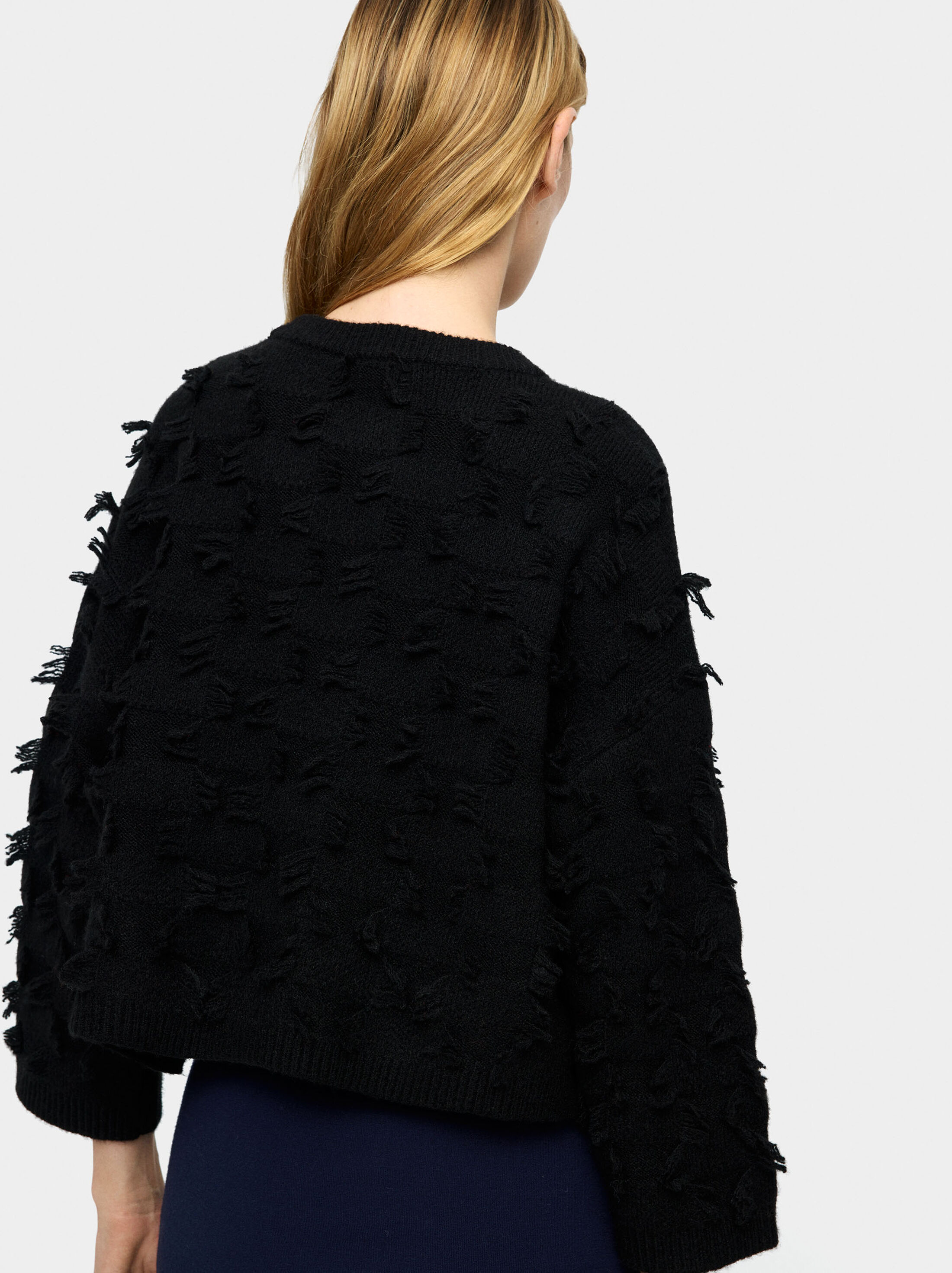 Knitted jumper with fringes image number 3.0