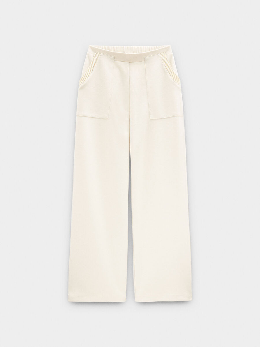 Trousers with pockets and elastic waist