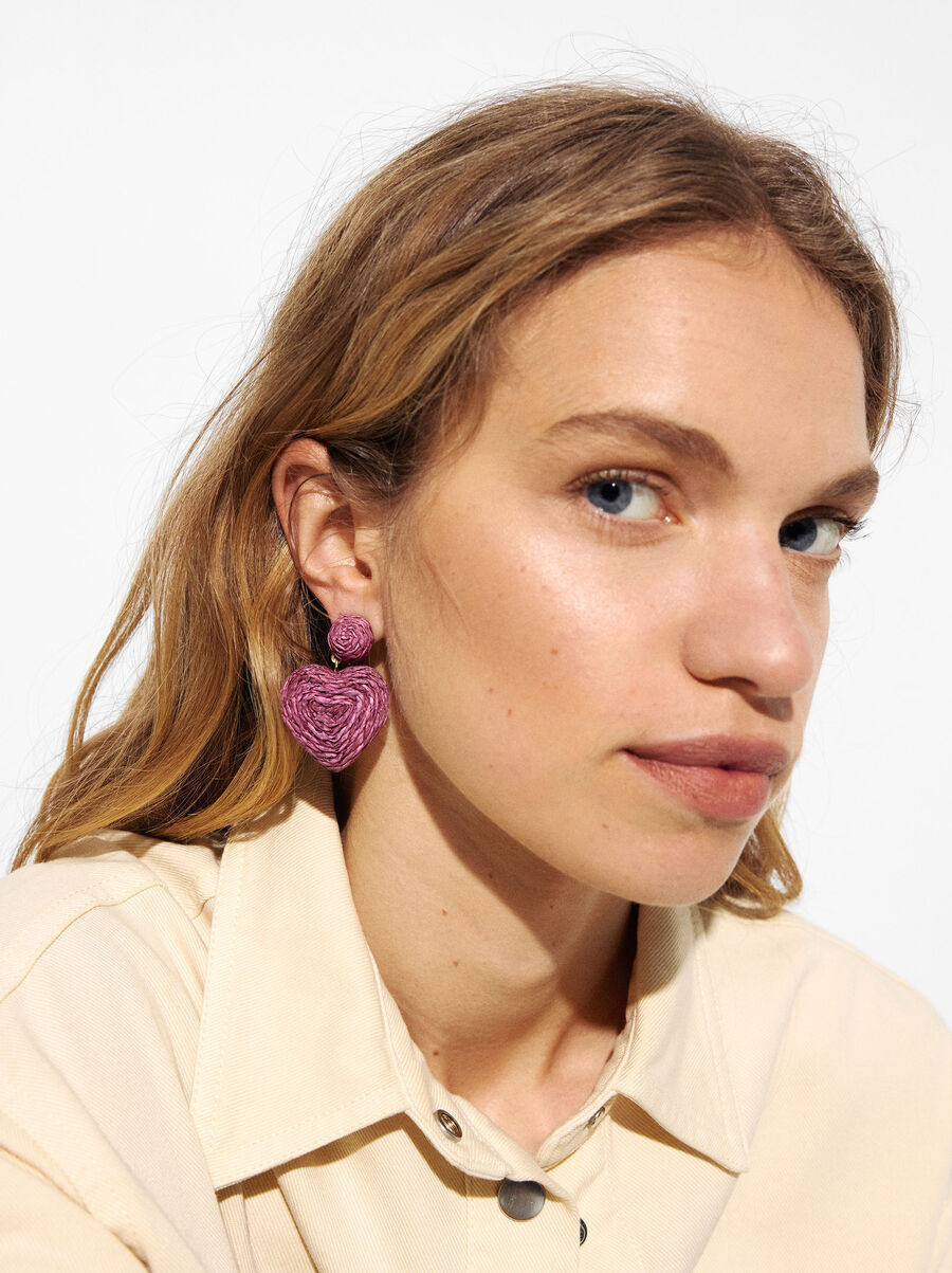 Pendientes corazón de rafia