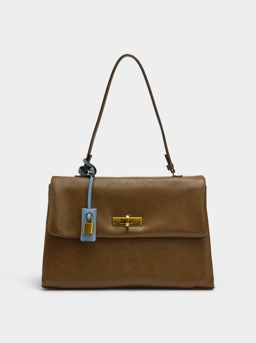 Bolso de mano con solapa y bandolera