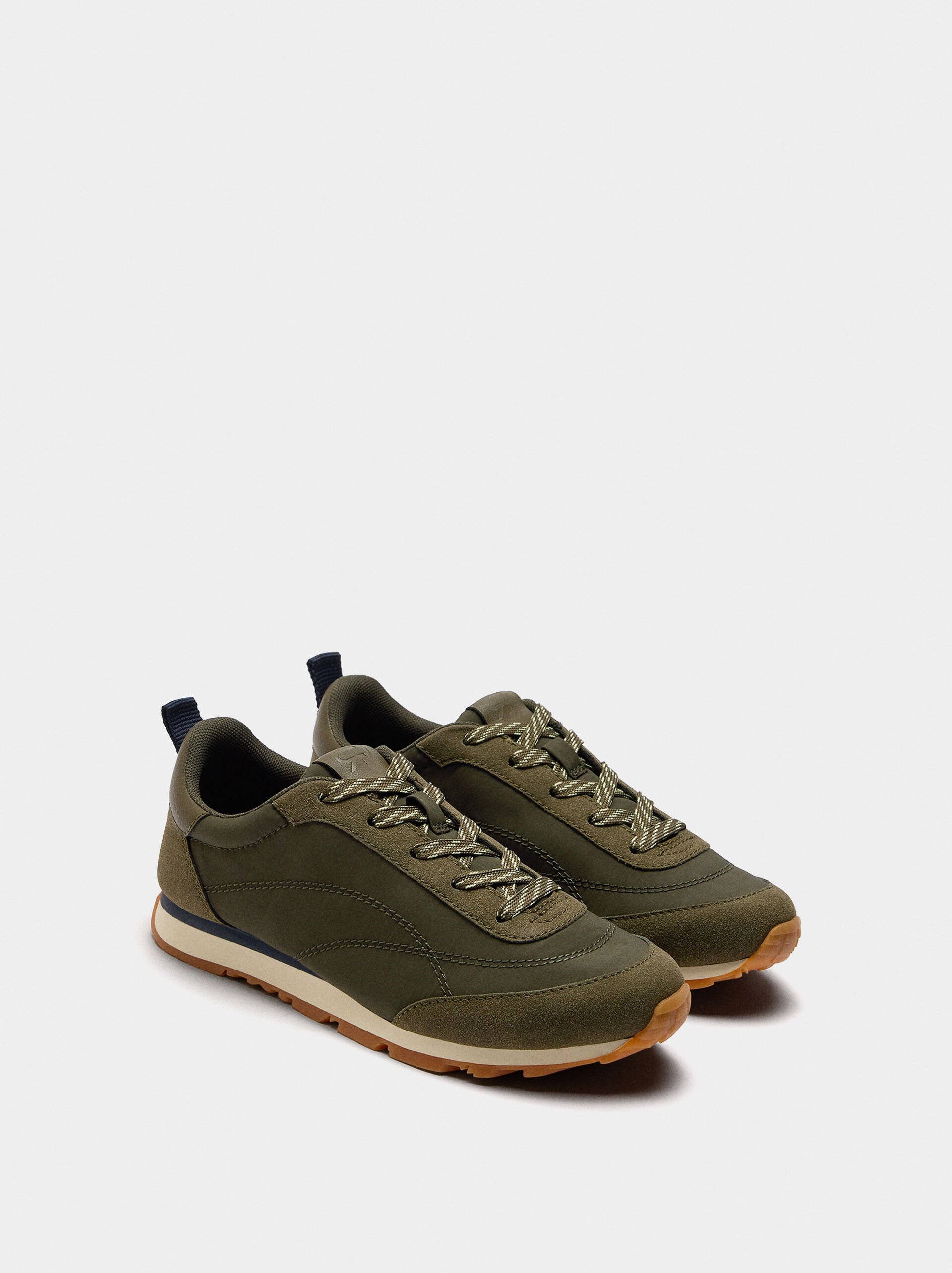 Contrast sneakers image number 2.0