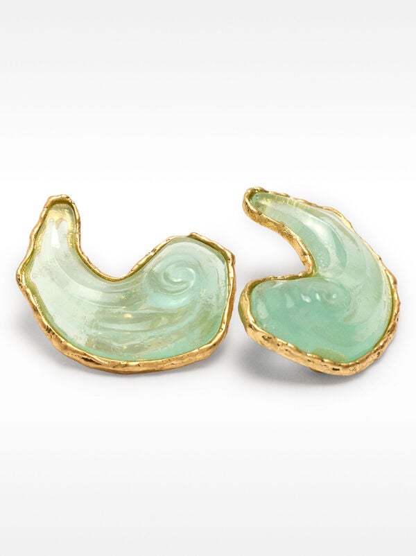 Resin earrings with shells
